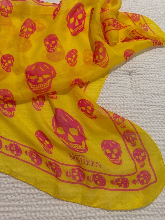 Alexander McQueen Yellow and Pink Skull Print Scarf - Picture 2 of 3